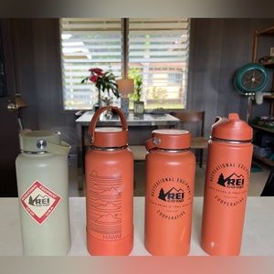 Lot of x4 special-edition hydroflasks.